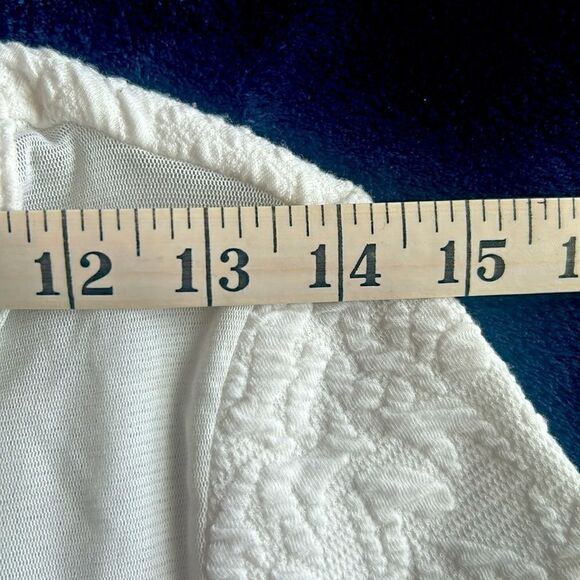 G by GUESS Women’s White Mesh Half Sleeve Crop Top Size Small - Picture 3 of 6